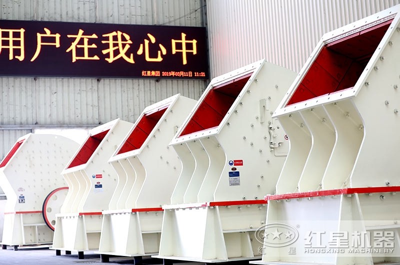 錘式破碎機(jī)車間實(shí)拍圖，多種型號(hào)可供挑選